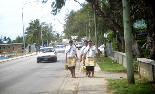 Tonga Traditional Skirts.JPG (135641 bytes)